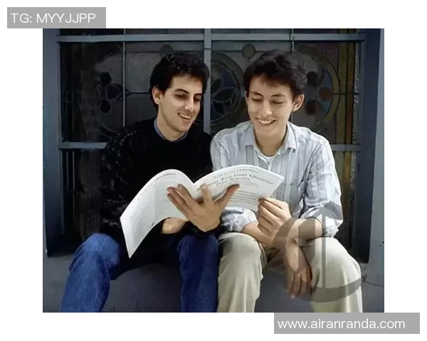 揭秘足球明星背后的训练师与他们的成功之路