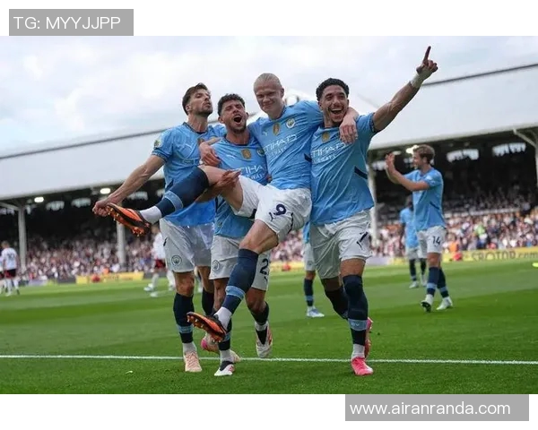 爱笑的足球球星们：他们用笑容征服赛场与球迷的心