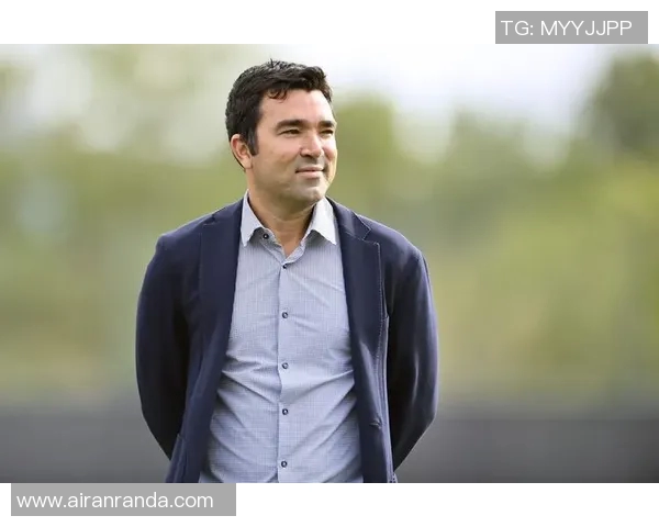 足球传奇球星风采展示让你回顾经典瞬间与辉煌成就